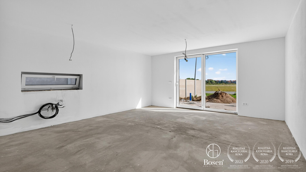 BOSEN | Na predaj 3 izbový rodinný dom, ktorý je súčasťou dvojdomu v obci Sekule