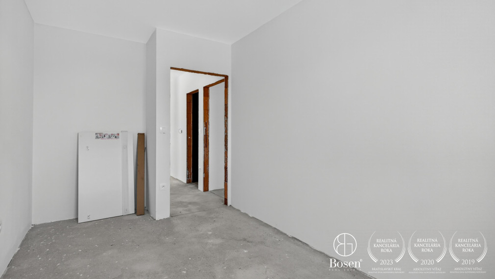 BOSEN | Na predaj 3 izbový rodinný dom, ktorý je súčasťou dvojdomu v obci Sekule