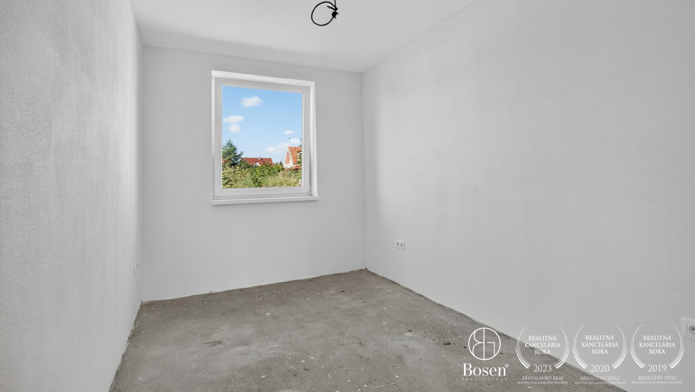 BOSEN | Na predaj 3 izbový rodinný dom, ktorý je súčasťou dvojdomu v obci Sekule