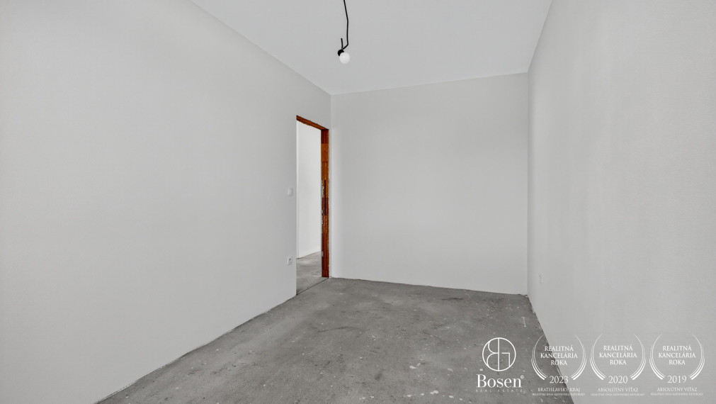 BOSEN | Na predaj 3 izbový rodinný dom, ktorý je súčasťou dvojdomu v obci Sekule