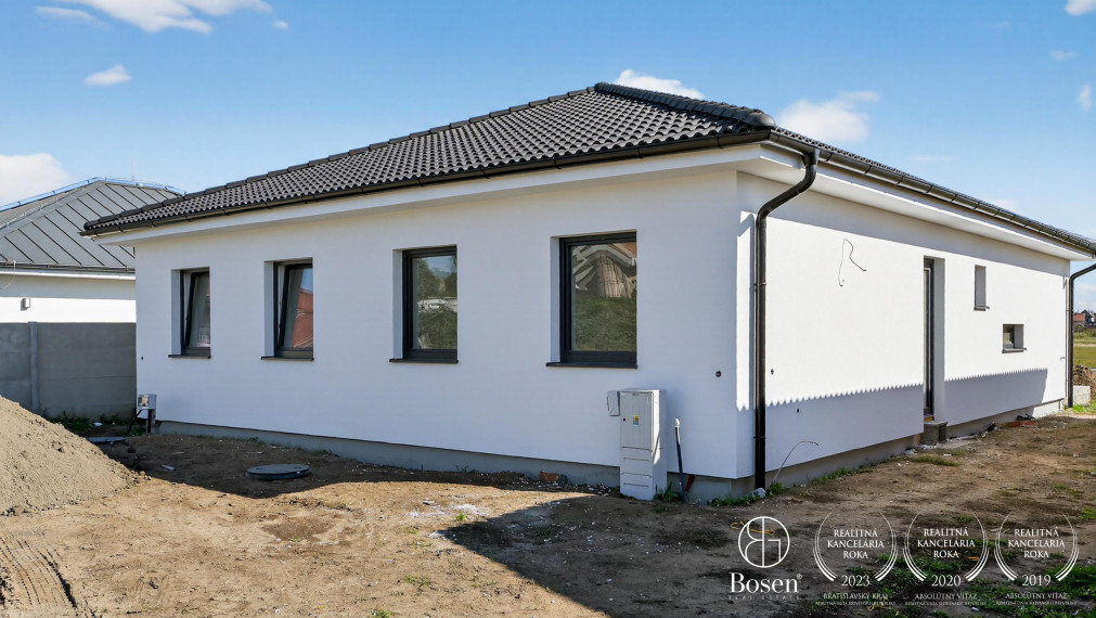 BOSEN | Na predaj 3 izbový rodinný dom, ktorý je súčasťou dvojdomu v obci Sekule