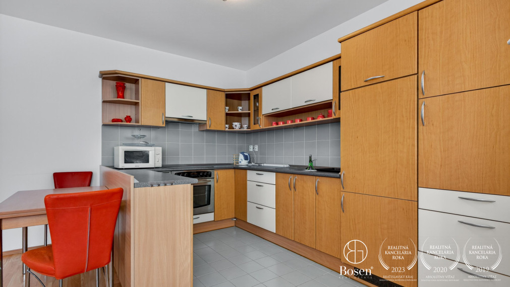 BOSEN | Na prenájom 2 izbový byt s klimatizáciou a garážou