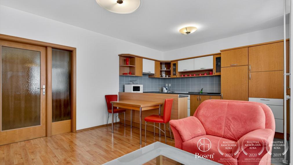 BOSEN | Na prenájom 2 izbový byt s klimatizáciou a garážou