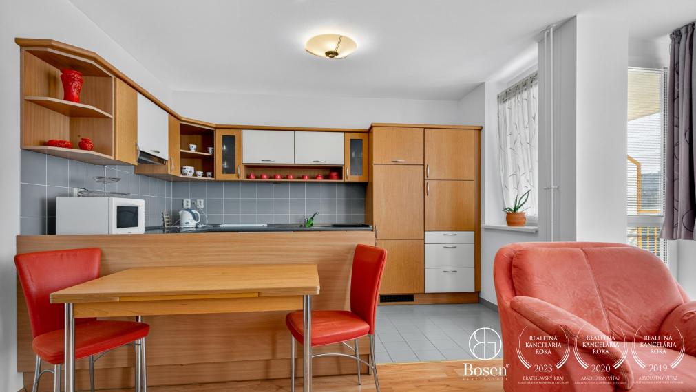 BOSEN | Na prenájom 2 izbový byt s klimatizáciou a garážou