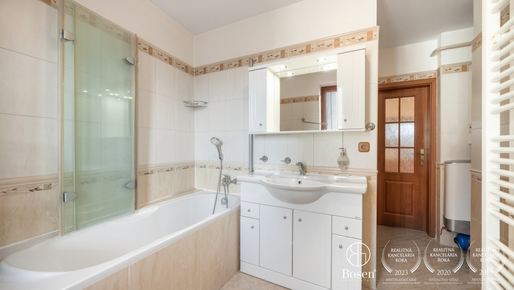 BOSEN| 4 izbový byt, 156m2 s balkónom v centre Malaciek