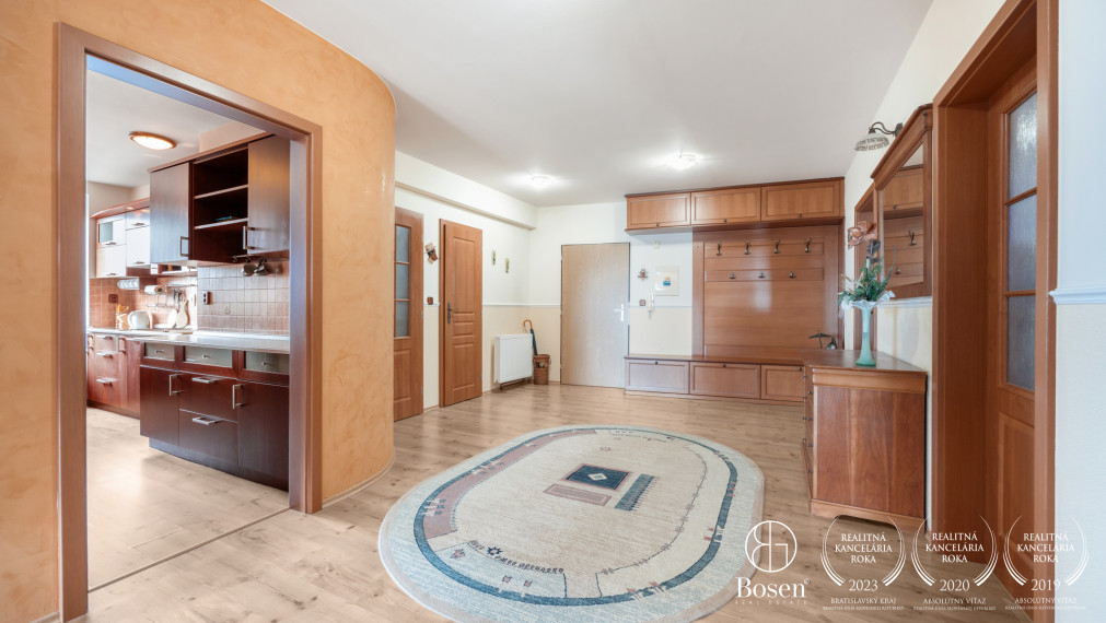 BOSEN| 4 izbový byt, 156m2 s balkónom v centre Malaciek