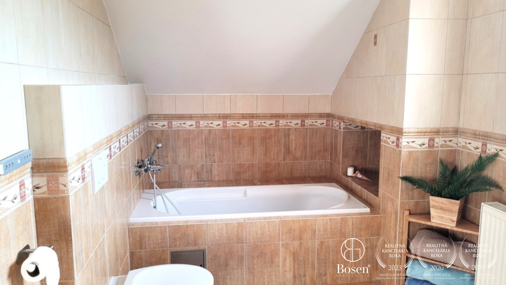 LOYALTERS | Predaj 5 izbového rodinného domu - Most pri Bratislave, časť Studené