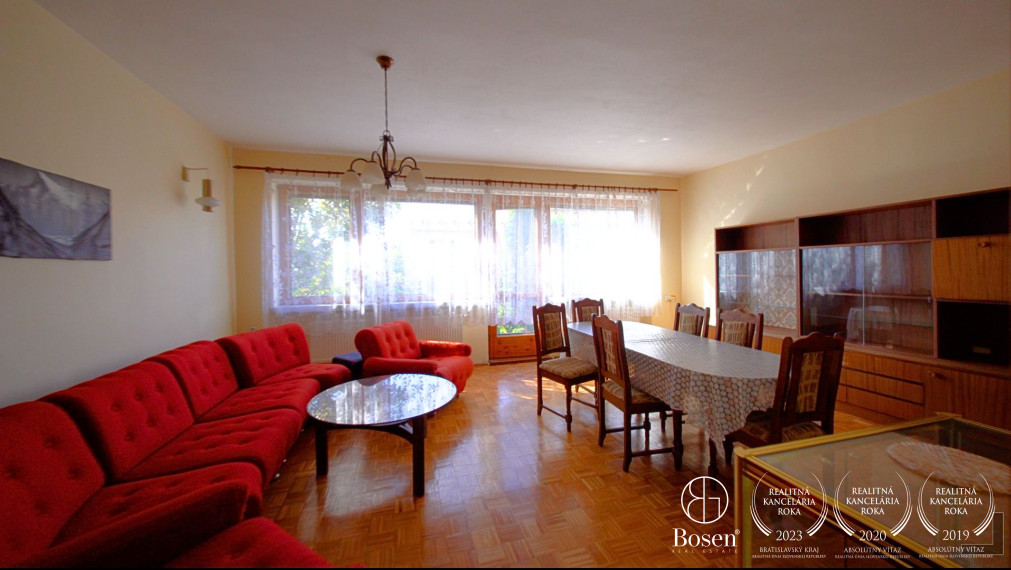 LOYALTERS | Rodinný dom s garážou a záhradou Žiar nad Hronom