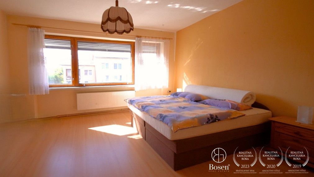 LOYALTERS | Rodinný dom s garážou a záhradou Žiar nad Hronom