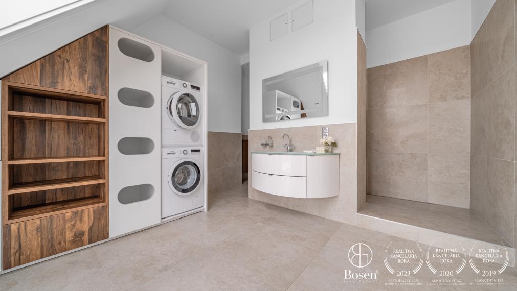 BOSEN | 3-room maisonette with terrace and winter garden, Motešický Palace