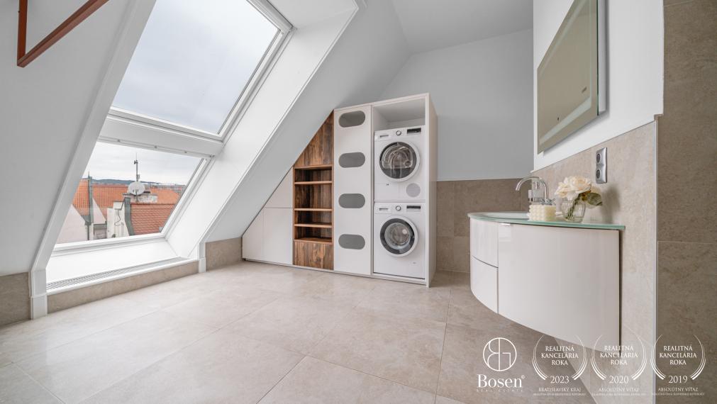 BOSEN | 3-room maisonette with terrace and winter garden, Motešický Palace