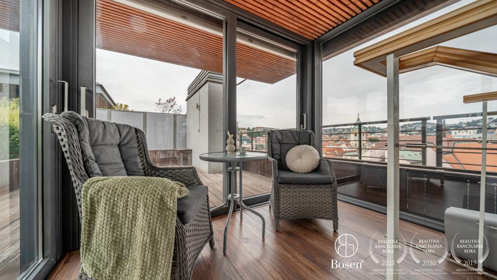 BOSEN | 3-room maisonette with terrace and winter garden, Motešický Palace