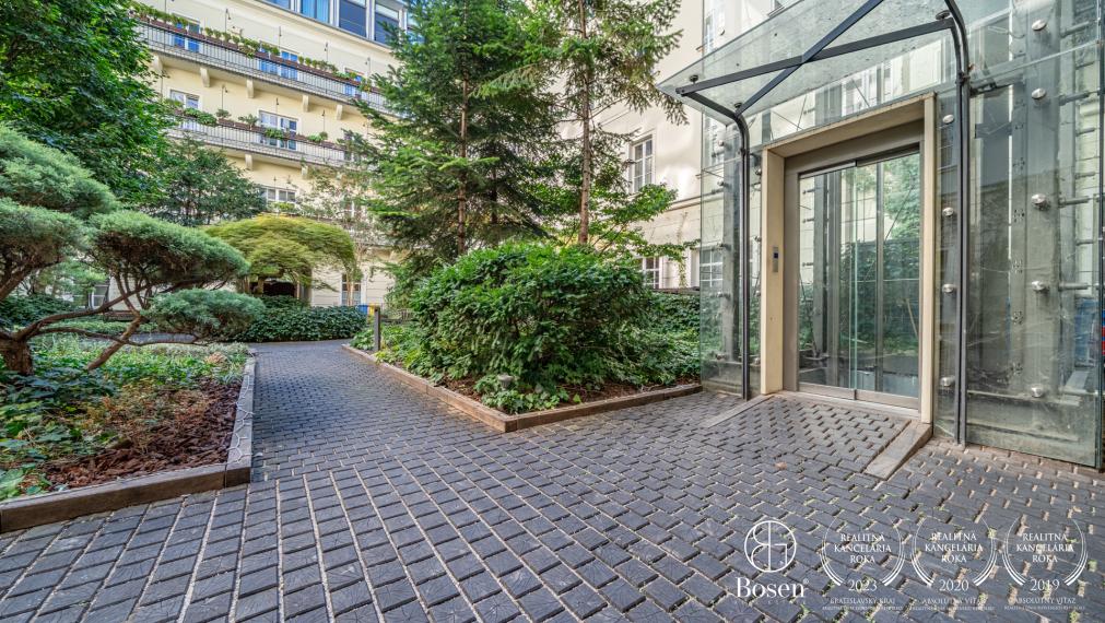 BOSEN | 3-room maisonette with terrace and winter garden, Motešický Palace