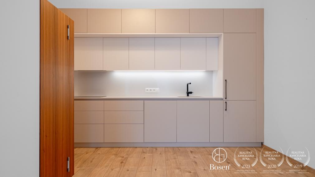 BOSEN | 4 izbový veľkometrážny byt v srdci Bratislavy, Palác Motešických