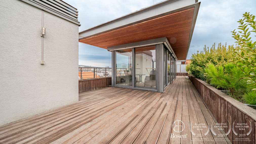 BOSEN | 3-room maisonette with terrace and winter garden, Motešický Palace