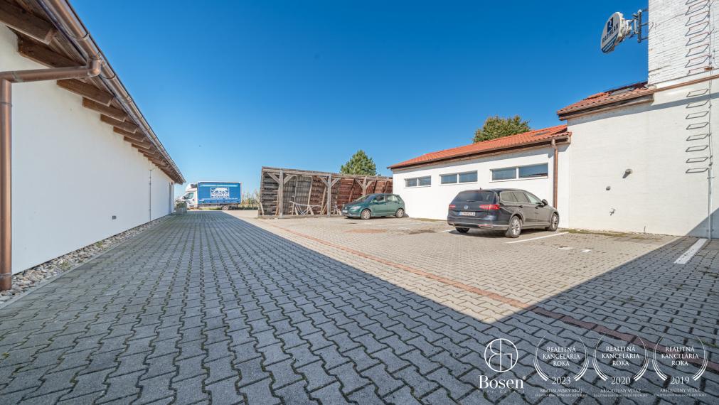 BOSEN | Skladová hala 334 m2, parkovanie, Záhorská Bystrica
