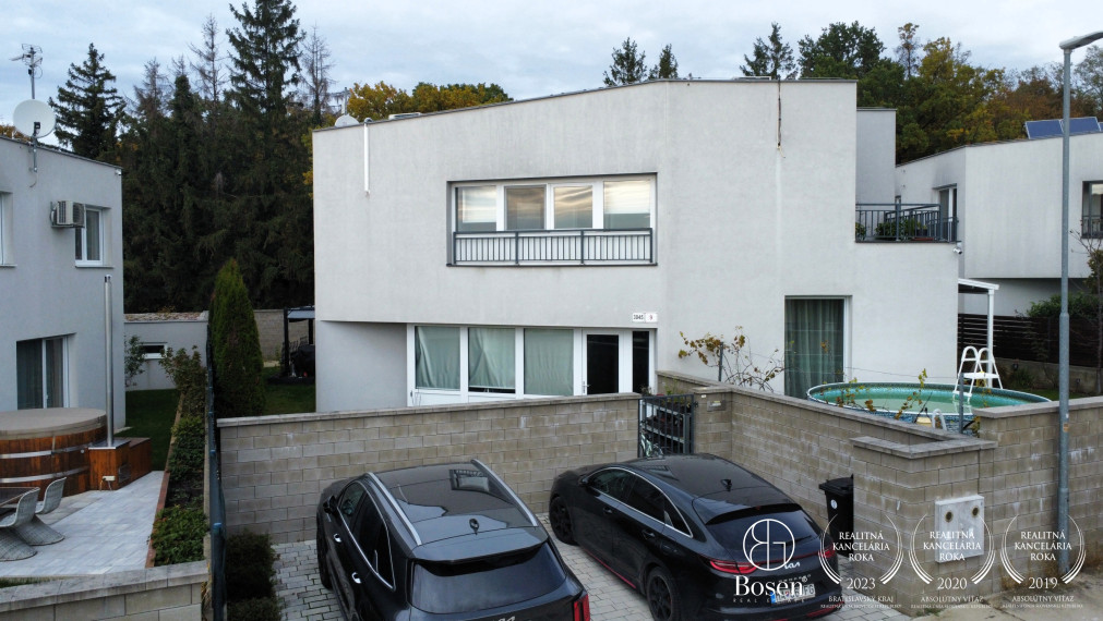 LOYALTERS | 5 izbový rodinný dom v dvojdome - Stupava