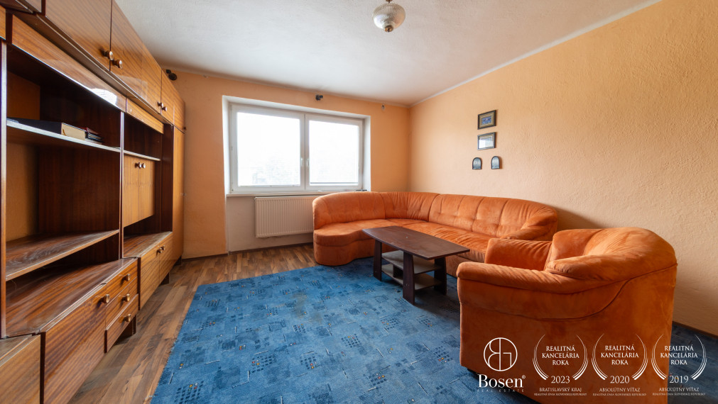 BOSEN | Zateplený dom s novou strechou, 7 árov, altánok.