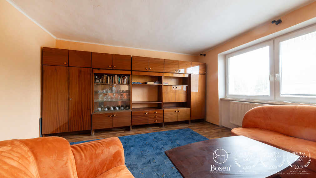 BOSEN | Zateplený dom s novou strechou, 7 árov, altánok.