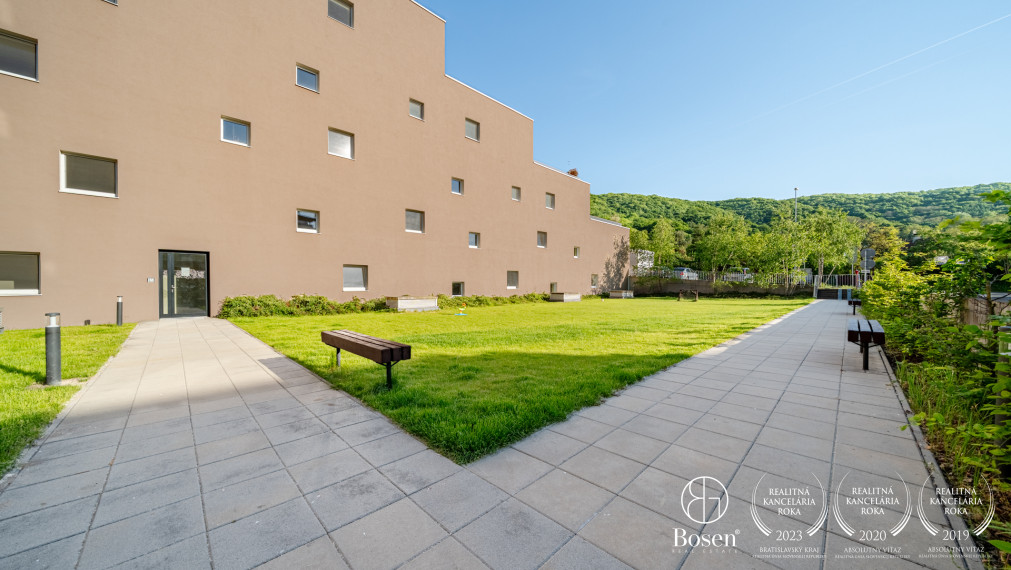 BOSEN | Priestranný 4 izbový byt s veľkou terasou a výhľadom na Devínsku Kobylu, Devínska Nová Ves, 160.88 m2