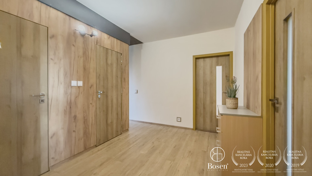 BOSEN | Zrekonštruovaný 3izbový byt s loggiou, 75m2.