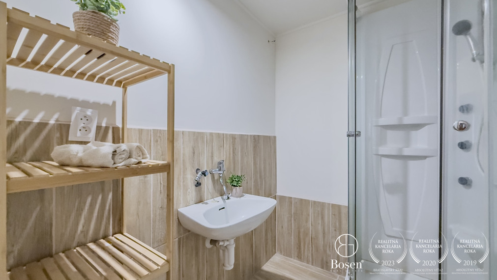 BOSEN | Zrekonštruovaný 3izbový byt s loggiou, 75m2.