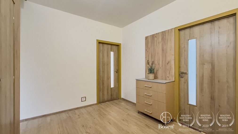 BOSEN | Zrekonštruovaný 3izbový byt s loggiou, 75m2.