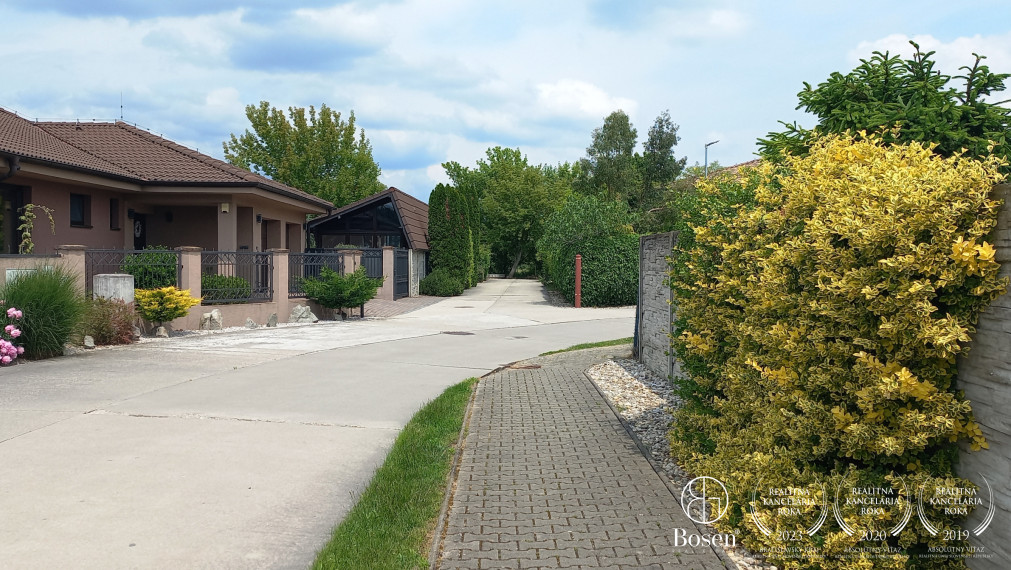 BOSEN | Stavebný pozemok- výstavba samostatného domu, RD s dvoma bytovými jednotkami