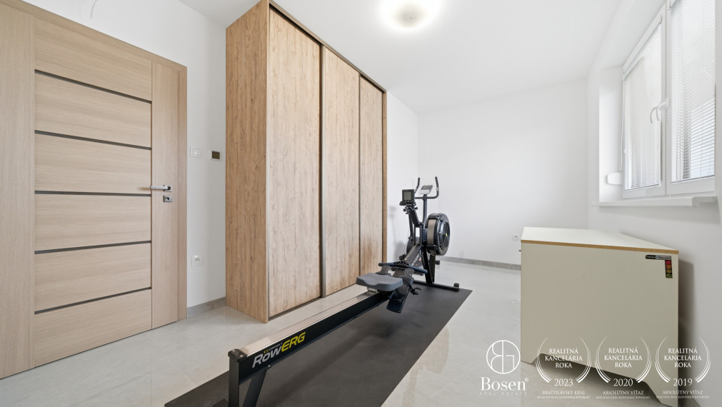 BOSEN |  3 izb.byt čiastočne zariadený s vlastným parkovaním