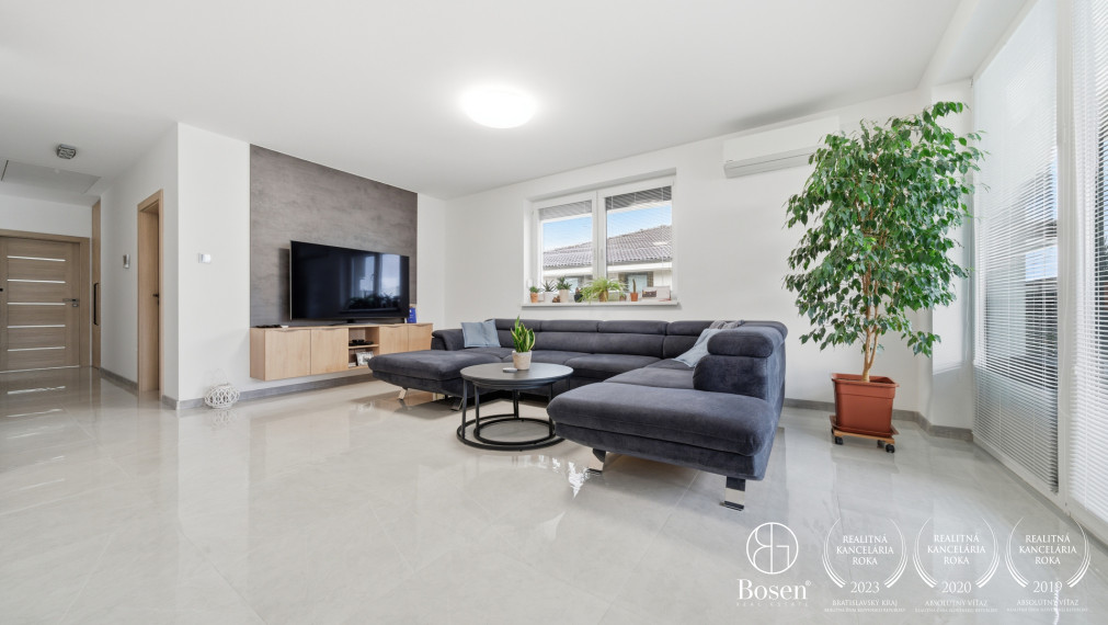BOSEN |  3 izb.byt čiastočne zariadený s vlastným parkovaním