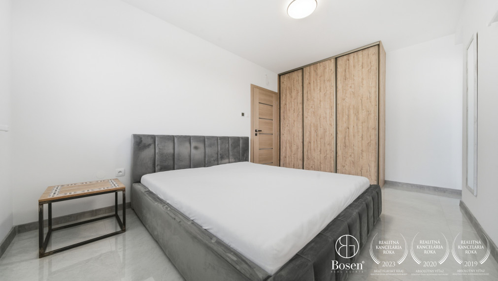 BOSEN |  3 izb.byt čiastočne zariadený s vlastným parkovaním