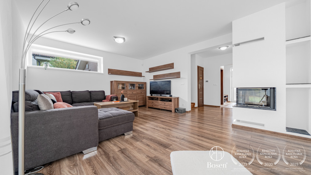 BOSEN | 5 izbový rodinný dom s garážou a krbom v Ch. Grobe