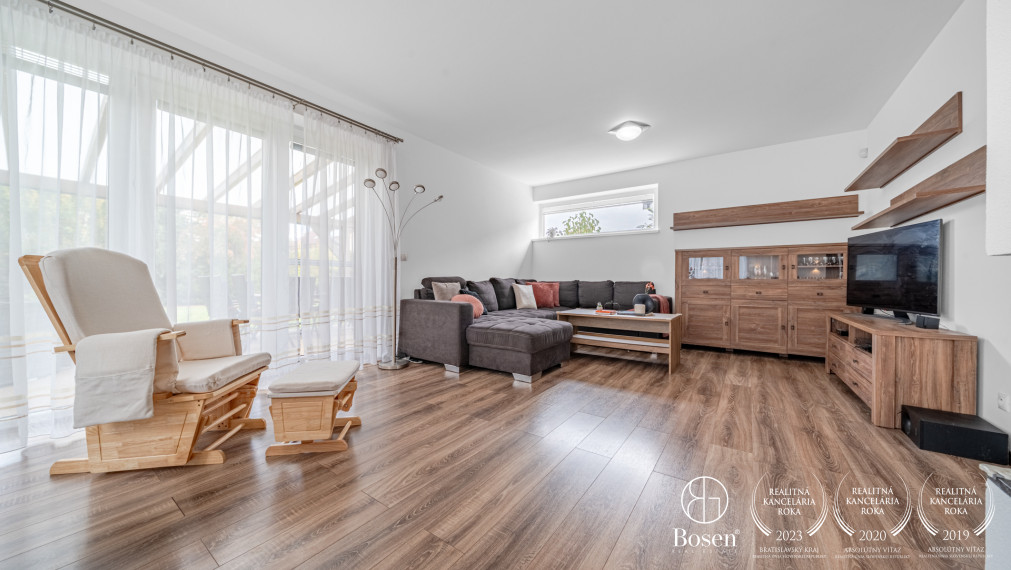 BOSEN | 5 izbový rodinný dom s garážou a krbom v Ch. Grobe