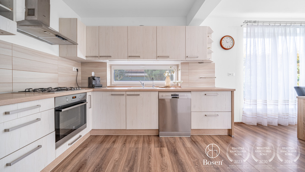 BOSEN | 5 izbový rodinný dom s garážou a krbom v Ch. Grobe