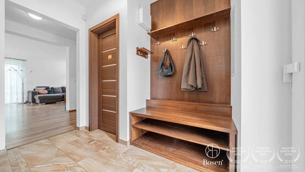 BOSEN | 5 izbový rodinný dom s garážou a krbom v Ch. Grobe