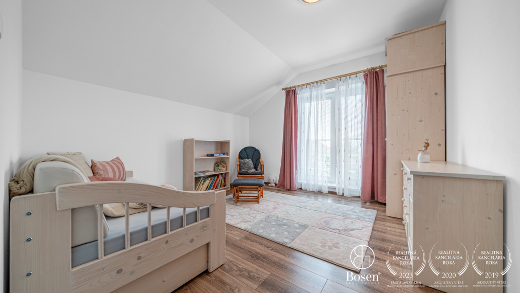 BOSEN | 5 izbový rodinný dom s garážou a krbom v Ch. Grobe