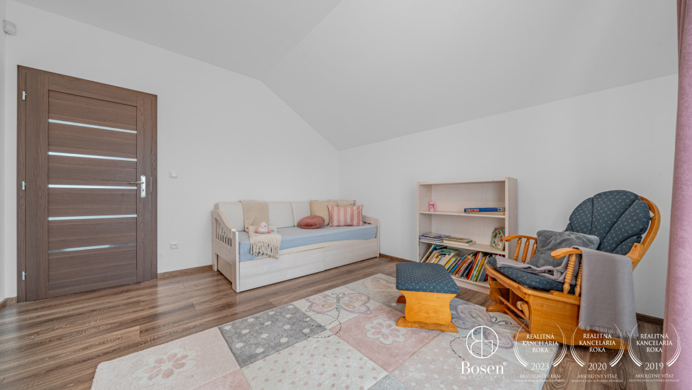 BOSEN | 5 izbový rodinný dom s garážou a krbom v Ch. Grobe