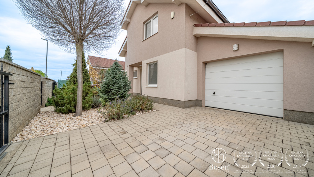 BOSEN | 5 izbový rodinný dom s garážou a krbom v Ch. Grobe