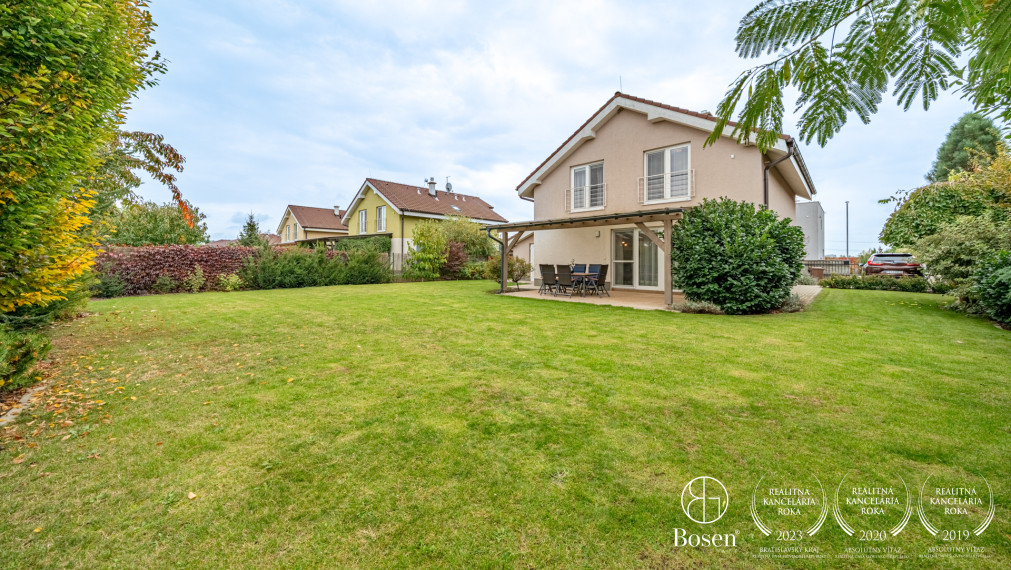 BOSEN | 5 izbový rodinný dom s garážou a krbom v Ch. Grobe