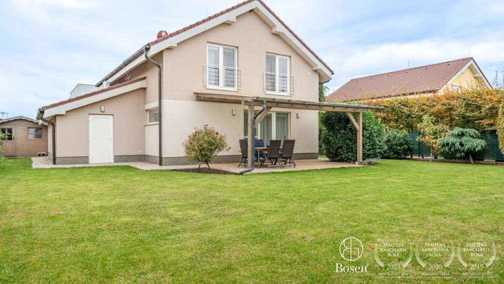 BOSEN | 5 izbový rodinný dom s garážou a krbom v Ch. Grobe