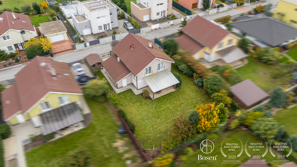 BOSEN | 5 izbový rodinný dom s garážou a krbom v Ch. Grobe