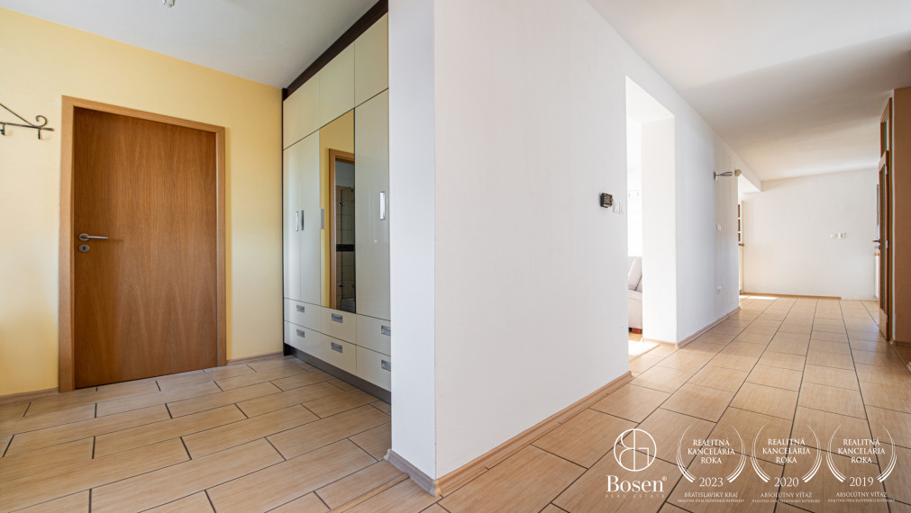 BOSEN | Na predaj 5 izbový rodinný dom s pozemkom 1517m2 - Trenčianska Teplá, časť Príles