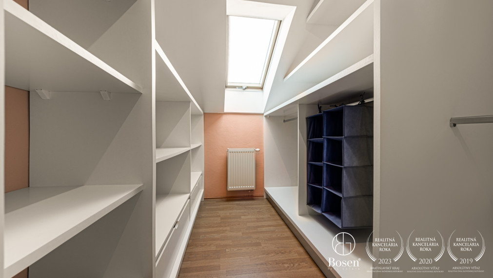 BOSEN | Na predaj 5 izbový rodinný dom s pozemkom 1517m2 - Trenčianska Teplá, časť Príles