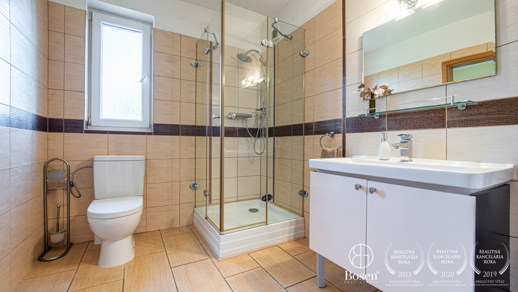 BOSEN | Na predaj 5 izbový rodinný dom s pozemkom 1517m2 - Trenčianska Teplá, časť Príles