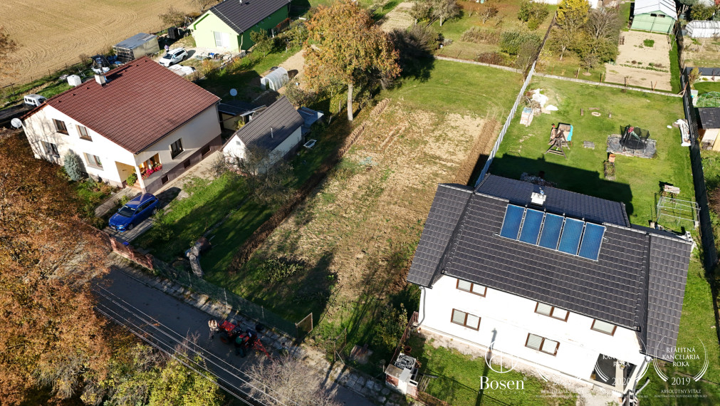 BOSEN | Na predaj stavebný pozemok 1057 m2 - Ivanovce