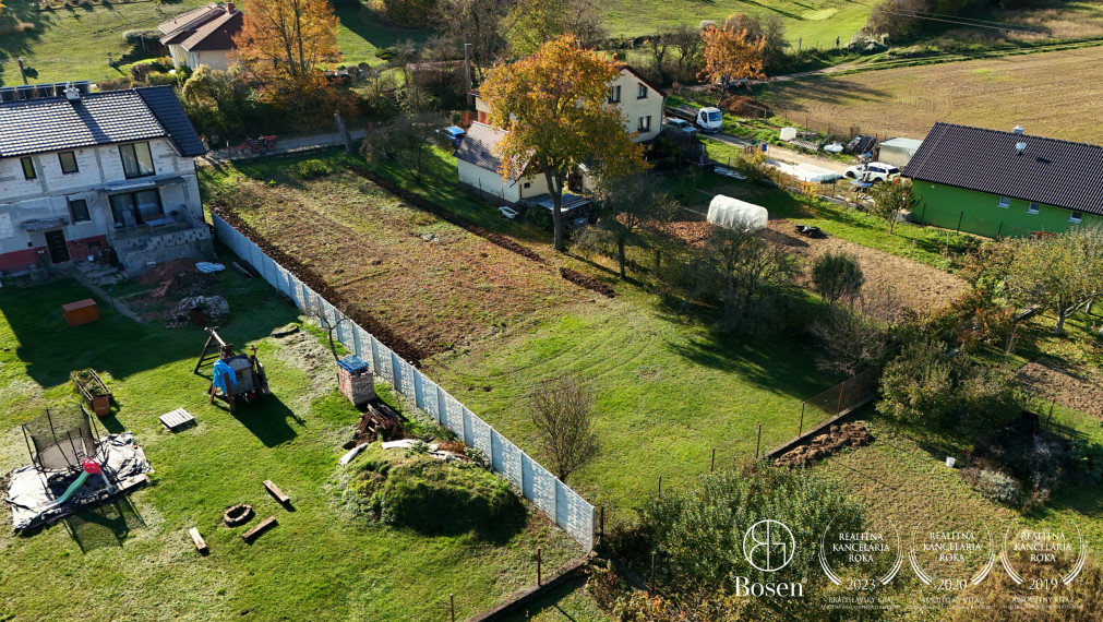 BOSEN | Na predaj stavebný pozemok 1057 m2 - Ivanovce