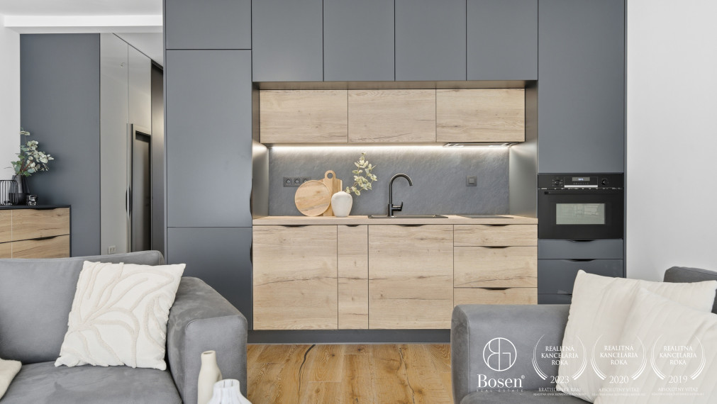 BOSEN | 2 izbový byt s terasou a parkovacím státím, Karpatská ulica - Staré Mesto