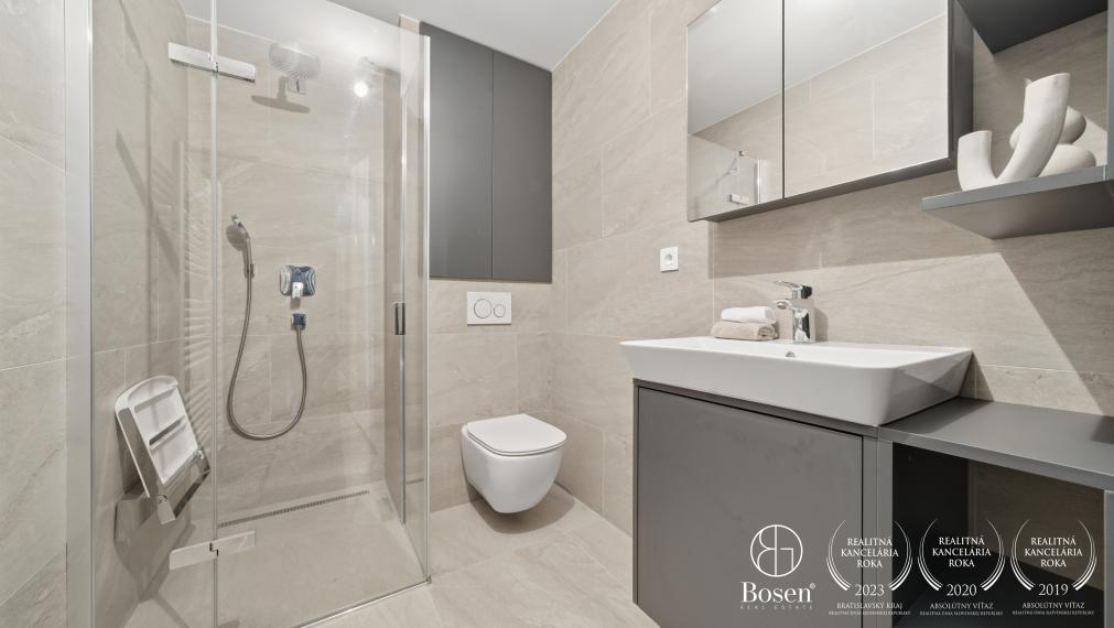 BOSEN | 2 izbový byt s terasou a parkovacím státím, Karpatská ulica - Staré Mesto