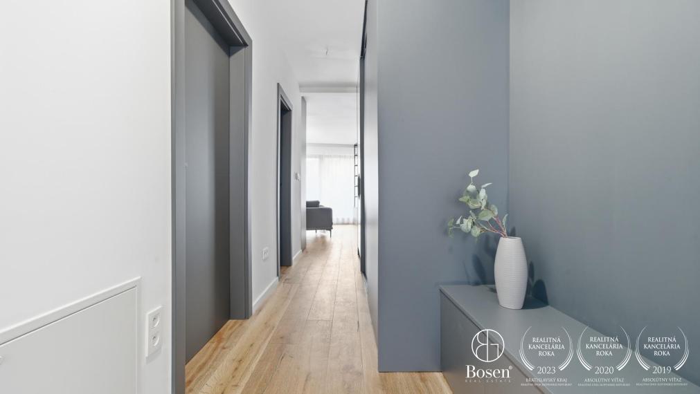 BOSEN | 2 izbový byt s terasou a parkovacím státím, Karpatská ulica - Staré Mesto