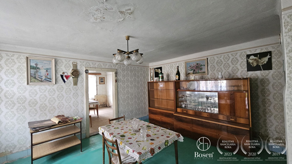 BOSEN | Pozemok s rodinným domom 5km od R7– Jastrabie Kračany